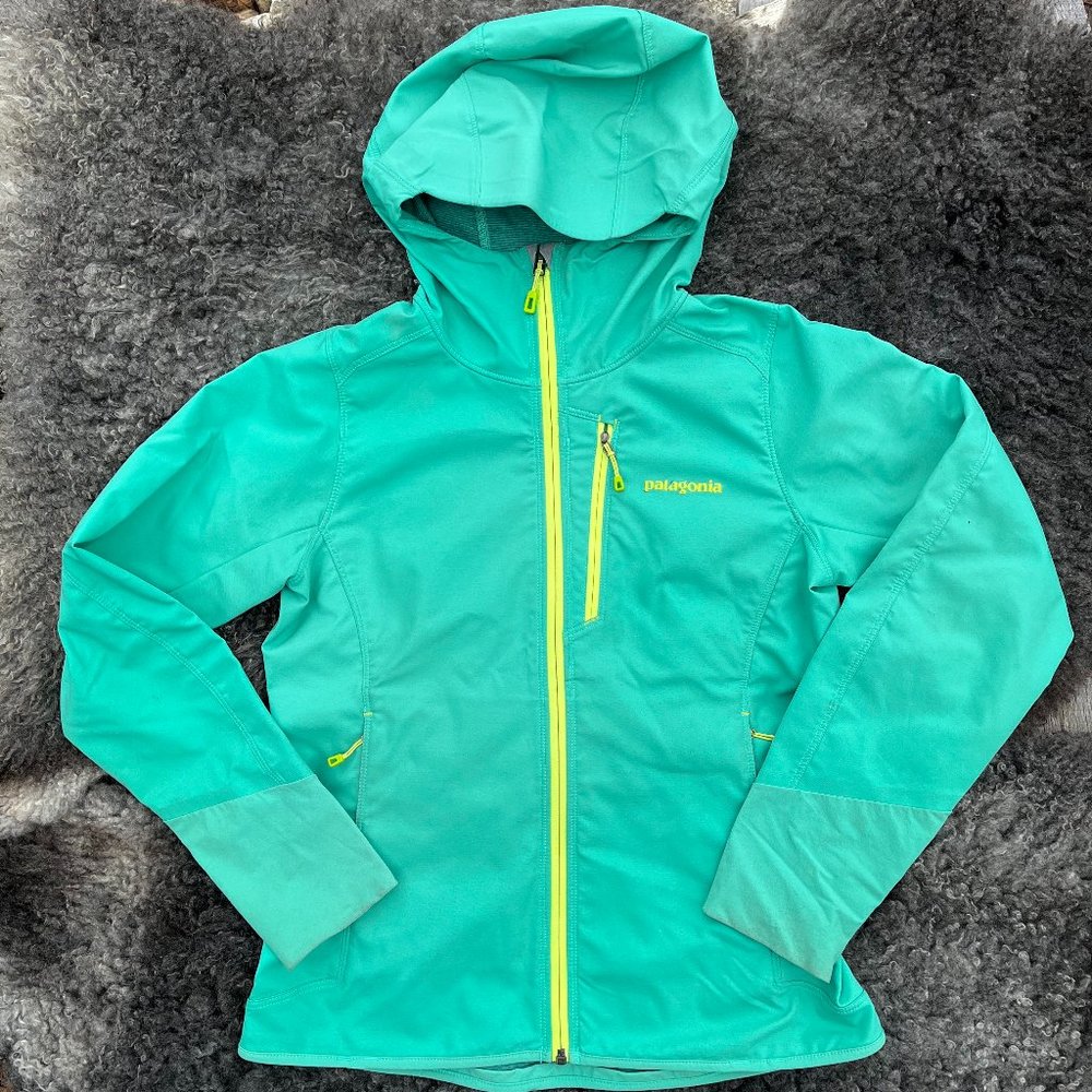 Patagonia Lightweight Softshell Hoodie - size small - green